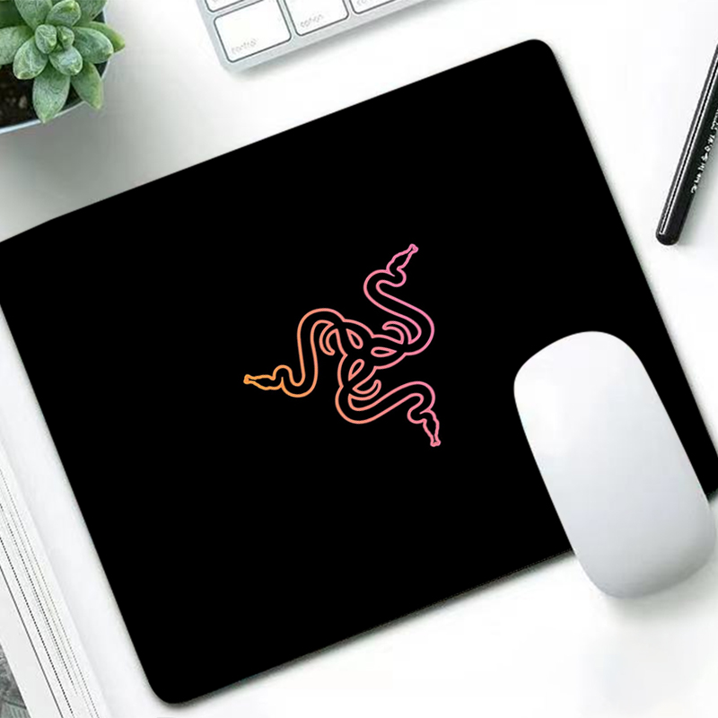 Razer Luxury Mouse Pad Anime G - Gaming Accessories For Gaming Setup 评论和价格